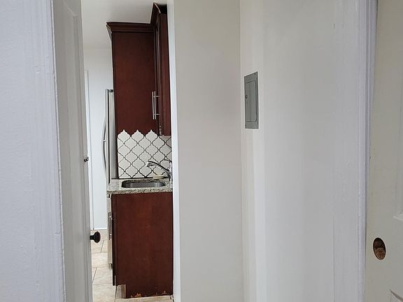 Eat in Kitchen Entrance