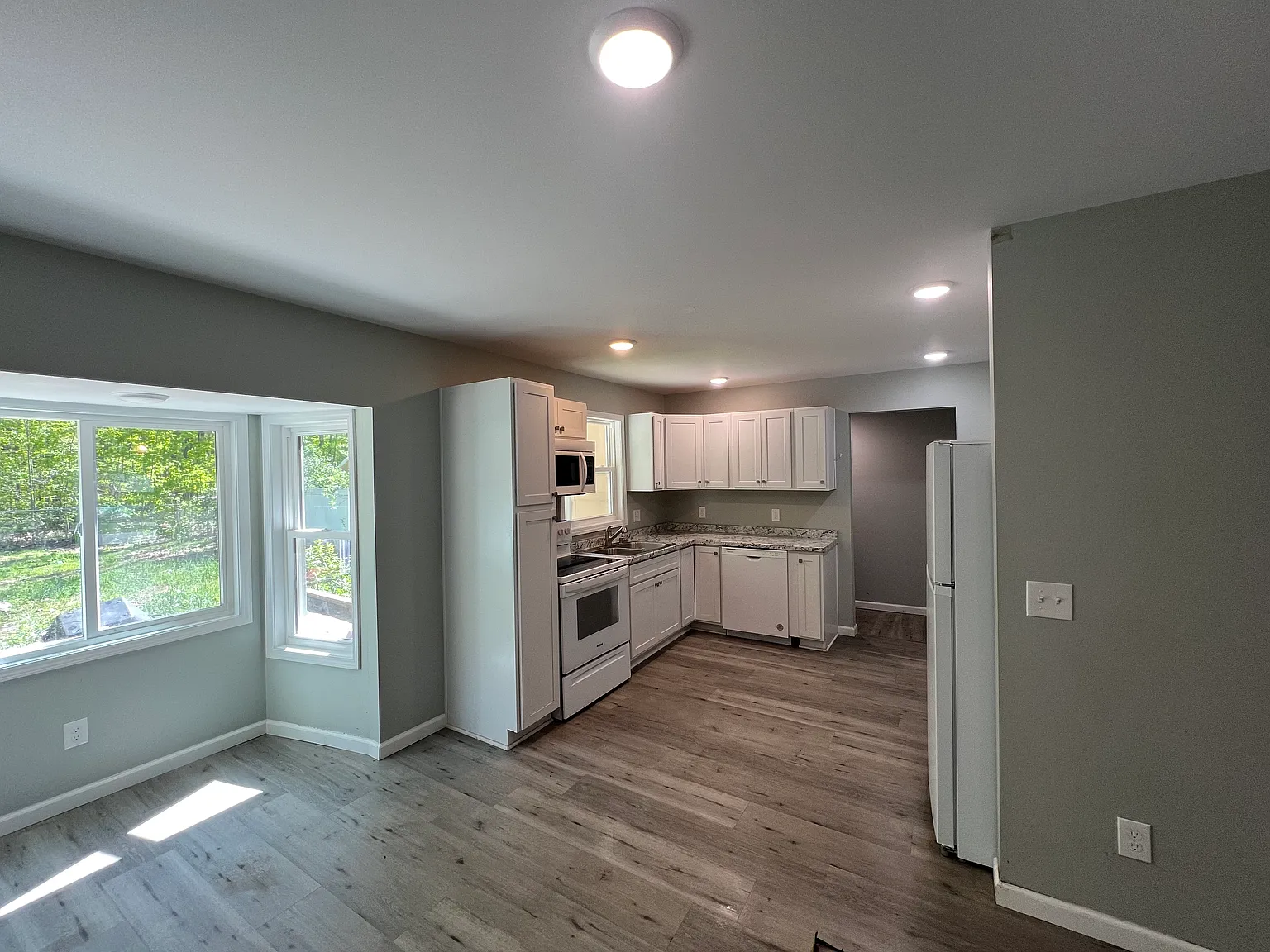 1900 Penbroke Dr — Photo 1