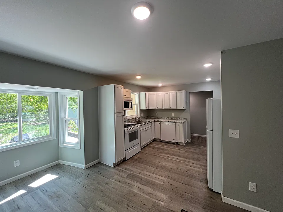 1900 Penbroke Dr