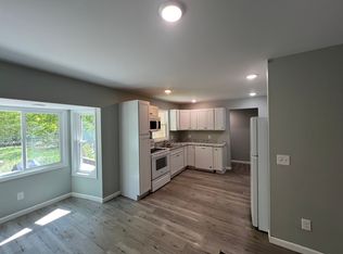 1900 Penbroke Dr, Traverse City, MI 49696