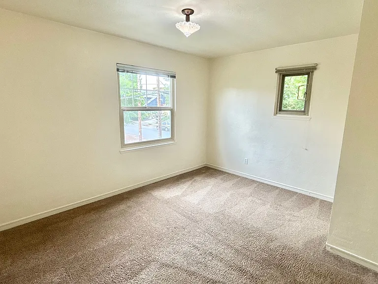 N0131 - Claremont Apartments — Photo 18