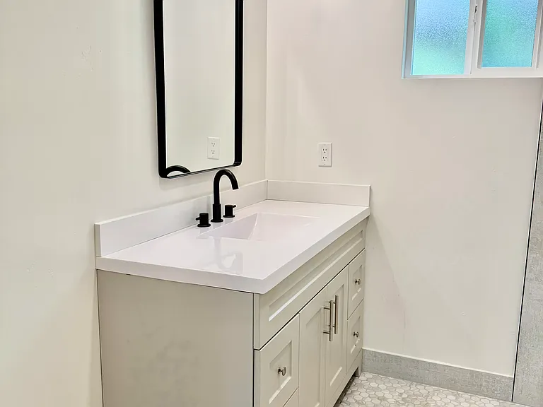 2411 E St — Photo 17