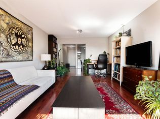 211 3rd St W #203, North Vancouver, BC V7M 1E9