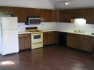 26 Cane St, Champlain, NY 12919