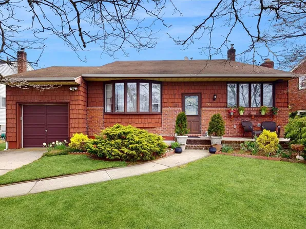 921 Edwards Boulevard, Valley Stream, NY 11580