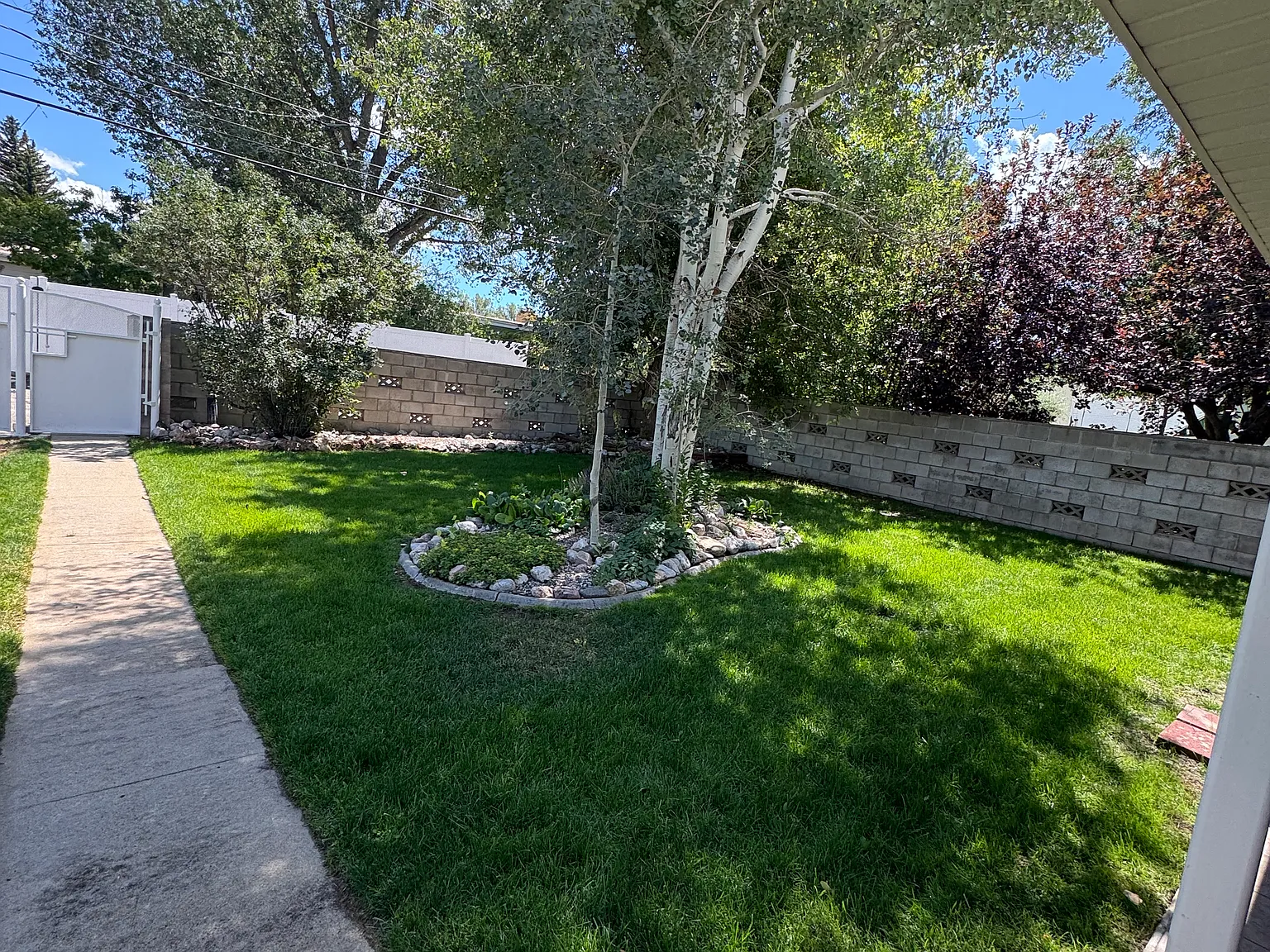 3615 Hawthorne Avenue — Photo 3