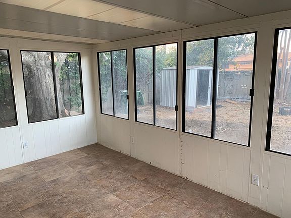 4th image of 22443 Saticoy St