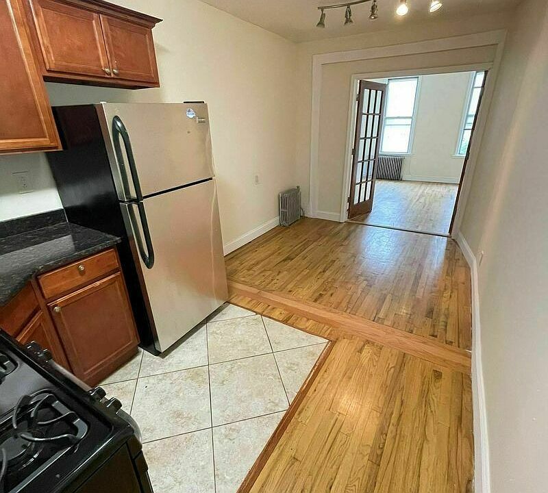 1st image of 339 18th St #3R