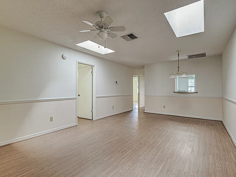 205 N Trout Ave — Photo 18