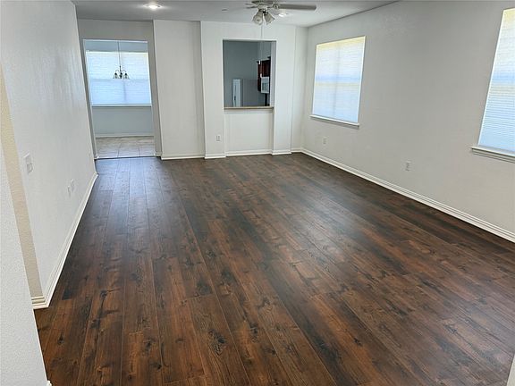 3rd image of 260 Bexar Dr