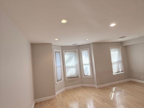 2nd image of 209 Harvard St APT 2