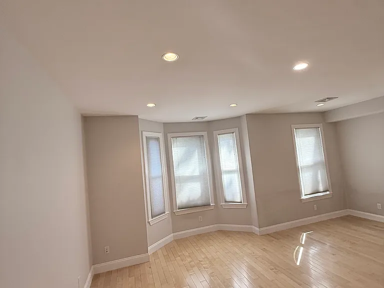 209 Harvard St #2 — Photo 2