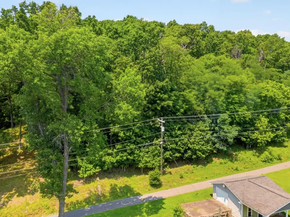 13 Holly Ln, Kuttawa, KY 42055