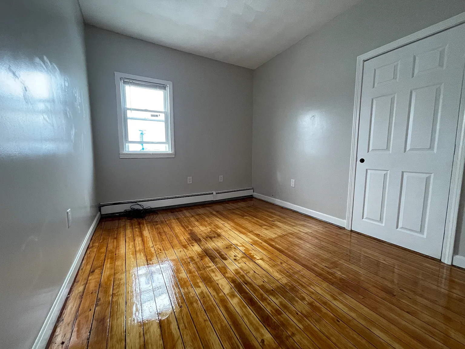 3 bed, 900 sqft, $2,000 — Photo 4