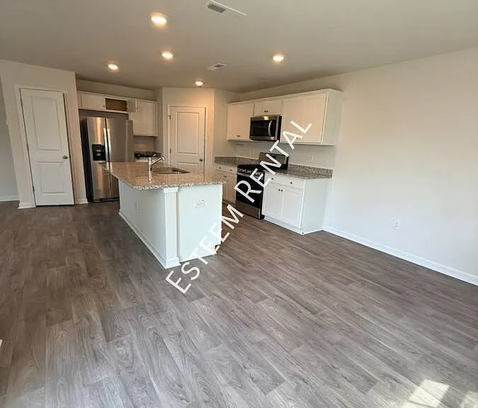 135 Palm Dr — Photo 5