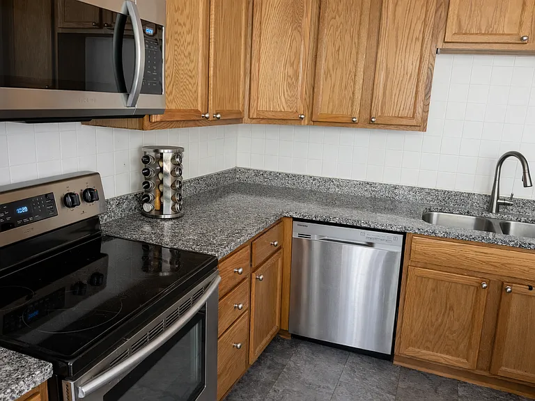 15676 Mendoza Ln — Photo 21
