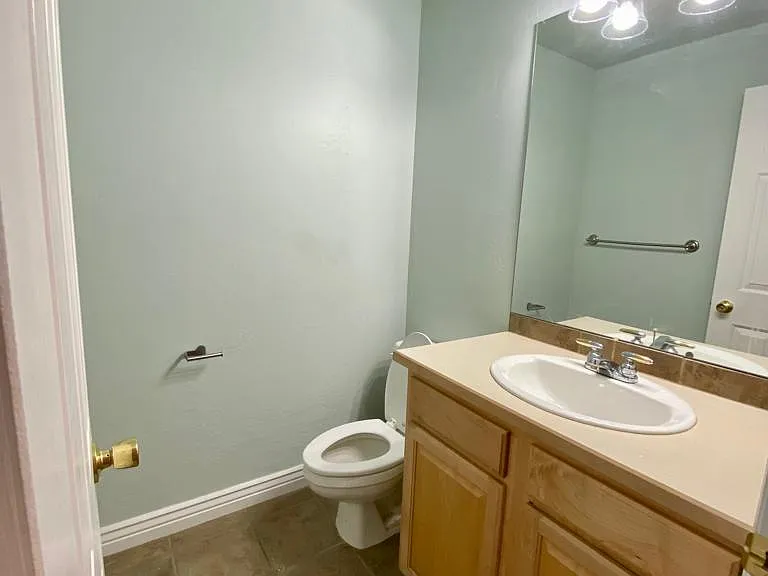 824 Kingdom Dr — Photo 3