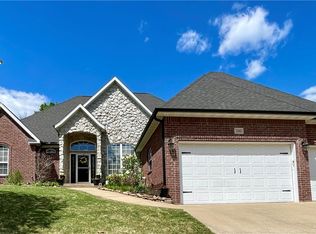 1205 NE Bluff Spring Ave, Bentonville, AR 72712