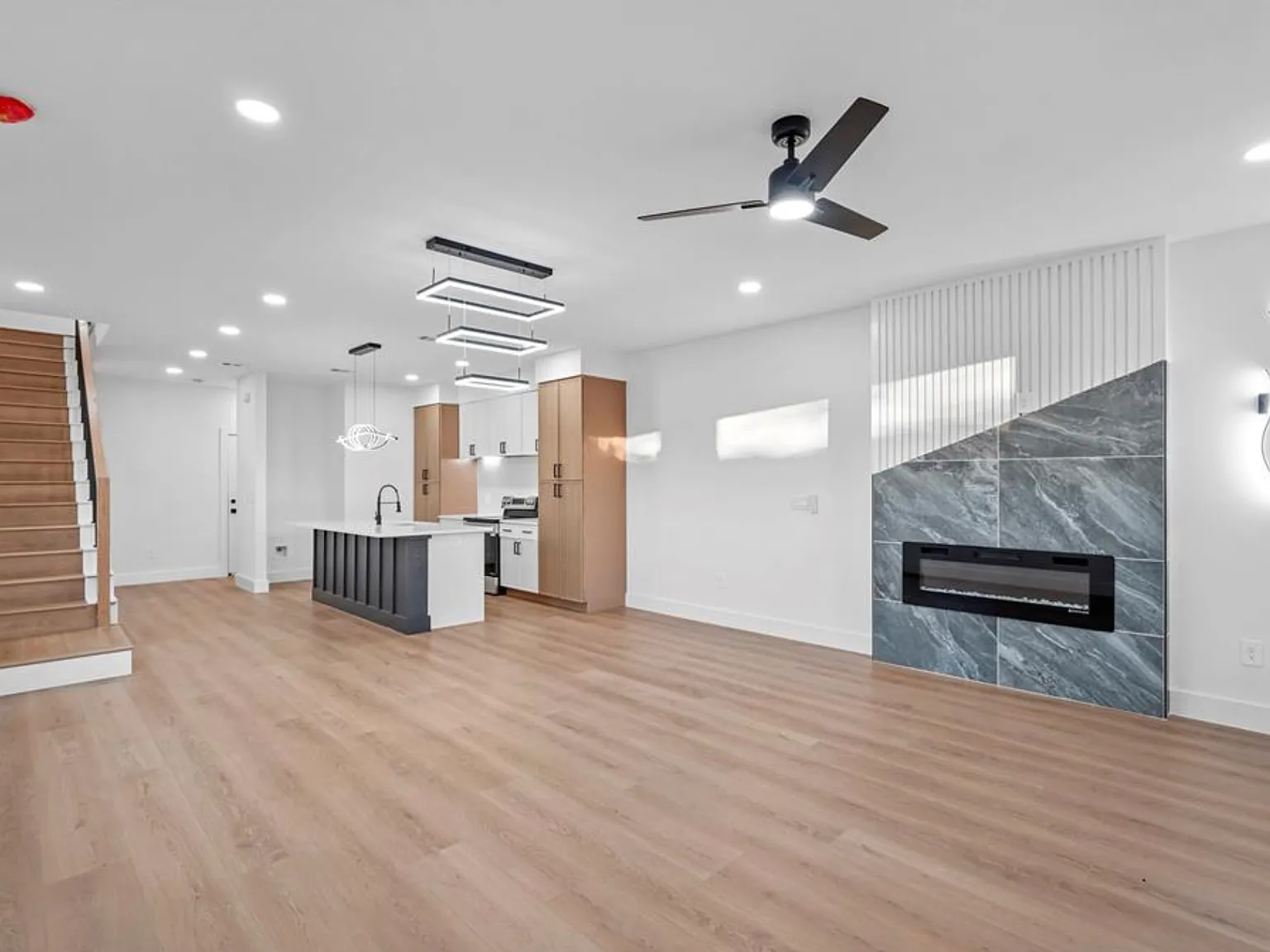 3 bed, 2.5 bath, 1750 sqft, $2,600 — Photo 3
