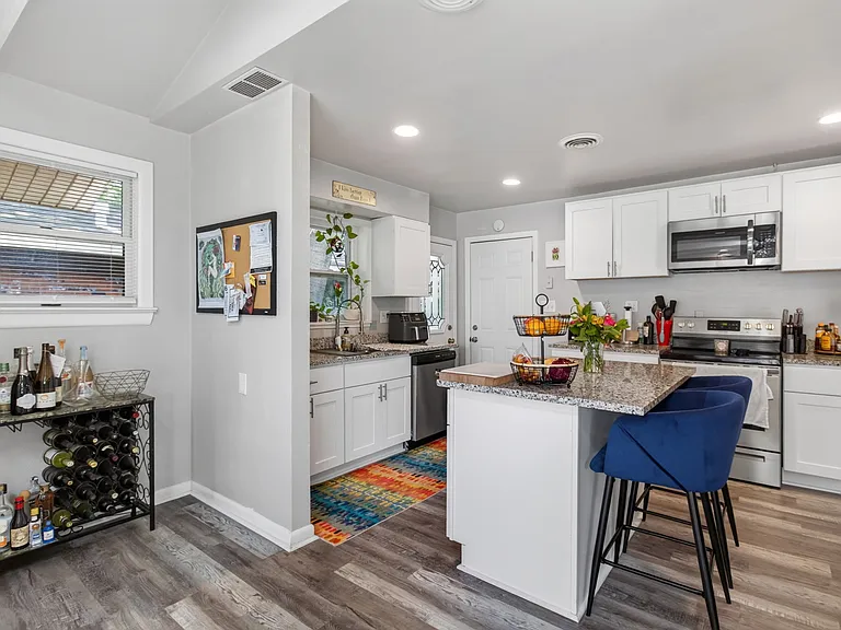 9501 Beaumont St — Photo 20
