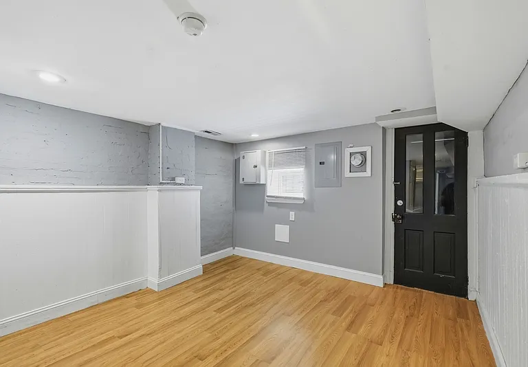 1214 Marshall St — Photo 12
