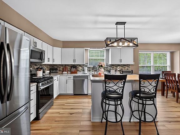 4th image of 4 Patriot Ln