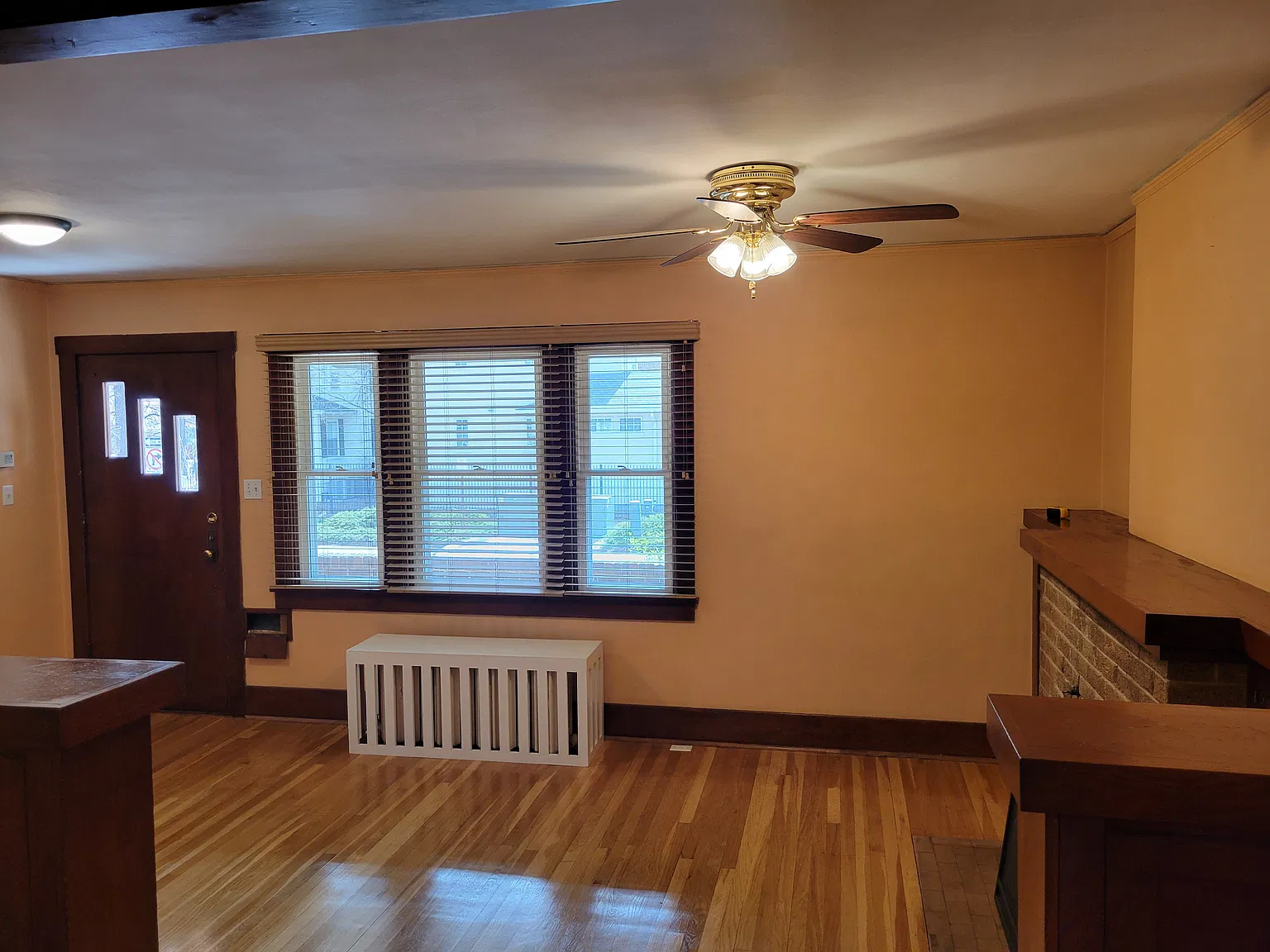 2 bed, 1.5 bath, 2100 sqft, $2,400 — Photo 3
