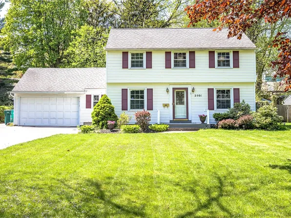2501 Oakview Dr, Rochester, NY 14617