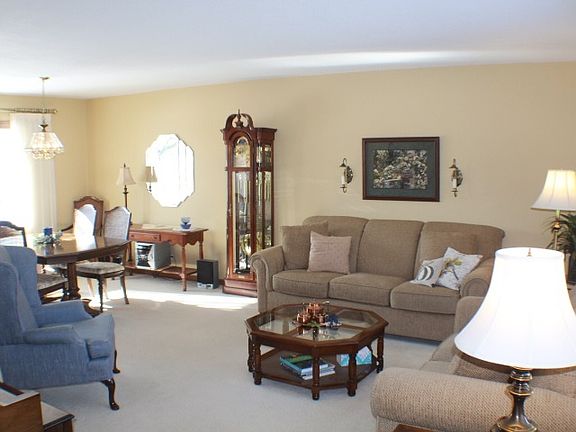 3rd image of 5883 Alma Dr
