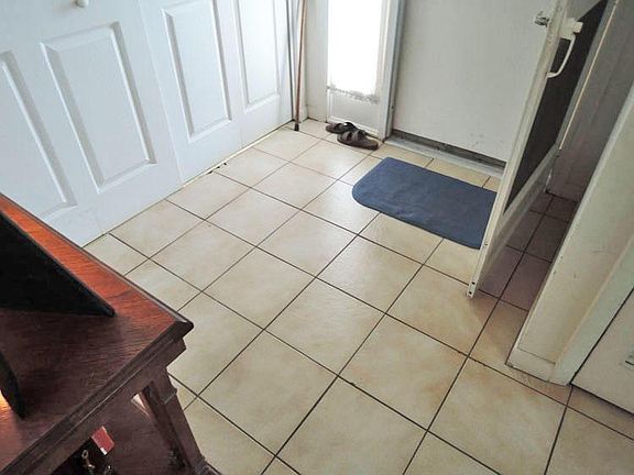 4th image of 521 Crooked Lake Ln APT A