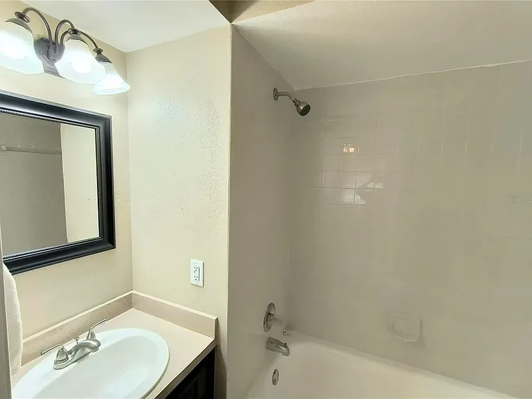 201 S Arrawana Ave #L — Photo 6