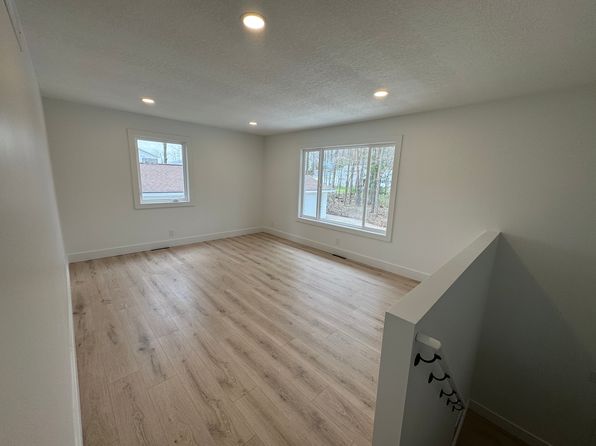 16337 Comstock St, Grand Haven, MI 49417