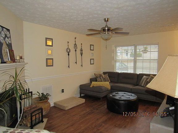 3rd image of 3223 Kingsmore Dr