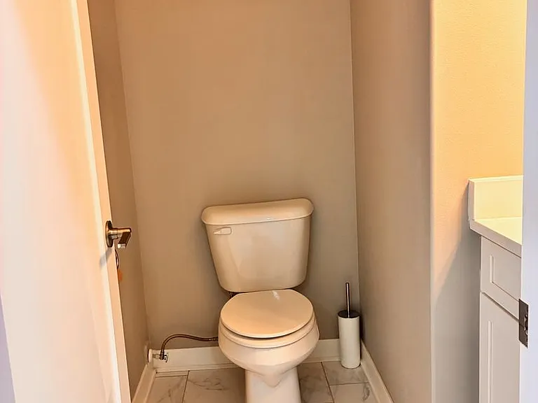 750 SE Westown Pkwy — Photo 35