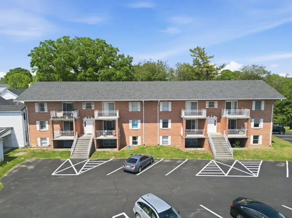 830 Locust St APT 6, Stephens City, VA 22655
