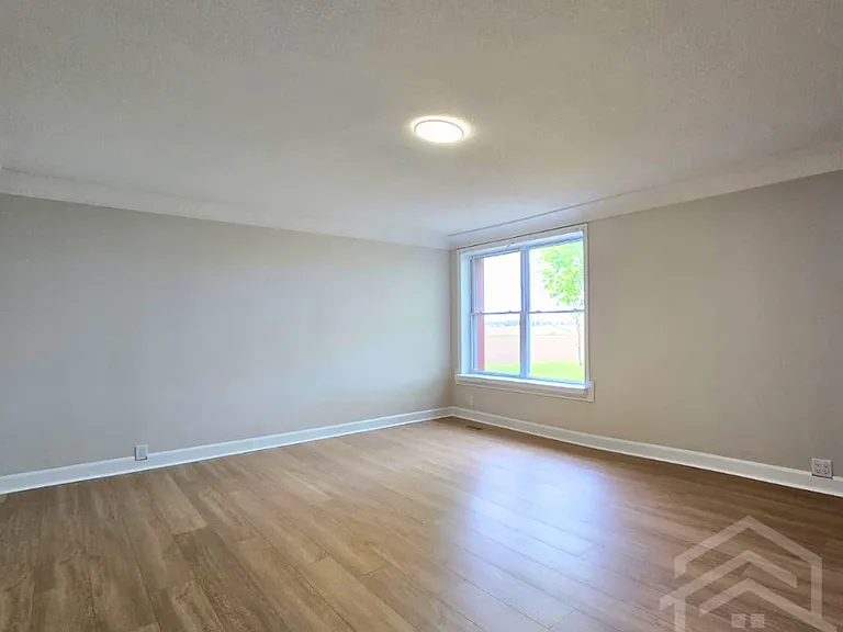 545482 Pattullo Ave #1 — Photo 10