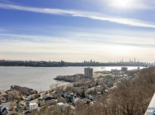 3 Horizon Rd APT 1002, Fort Lee, NJ 07024