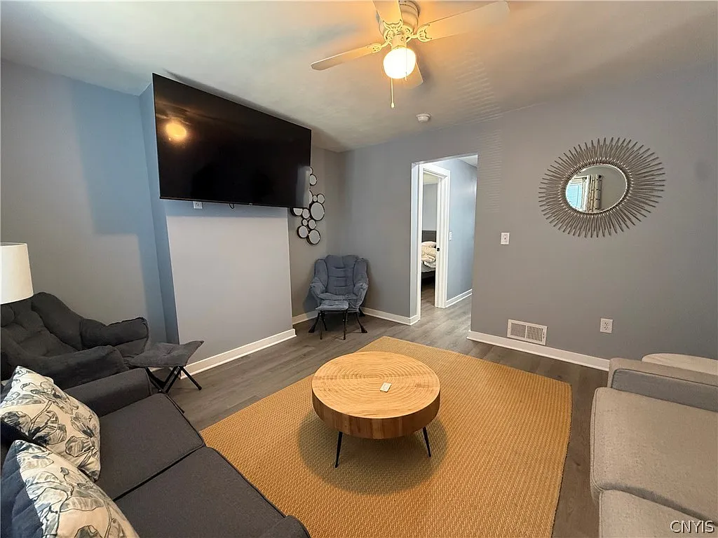 2 bed, 1.0 bath, 849 sqft, $1,500 — Photo 3