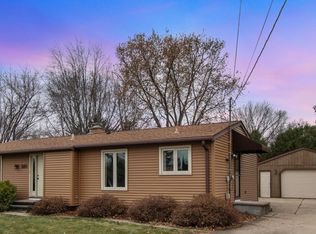 920 Grove St, Menasha, WI 54952