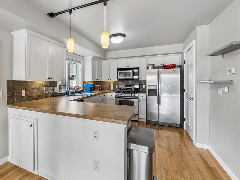 6331B 42nd Ave SW — Photo 3
