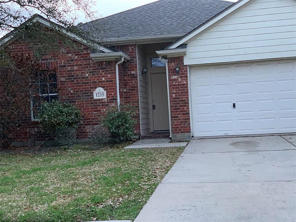 1st image of 1215 Colonial Manor Dr