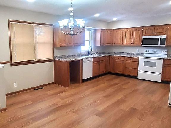 4th image of 102 S 27th St