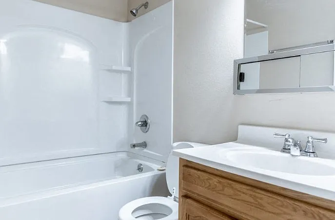 Hillcrest Apartments — Photo 11
