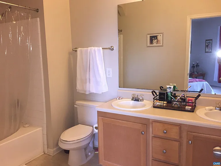300 Riverbend Dr #2C — Photo 8