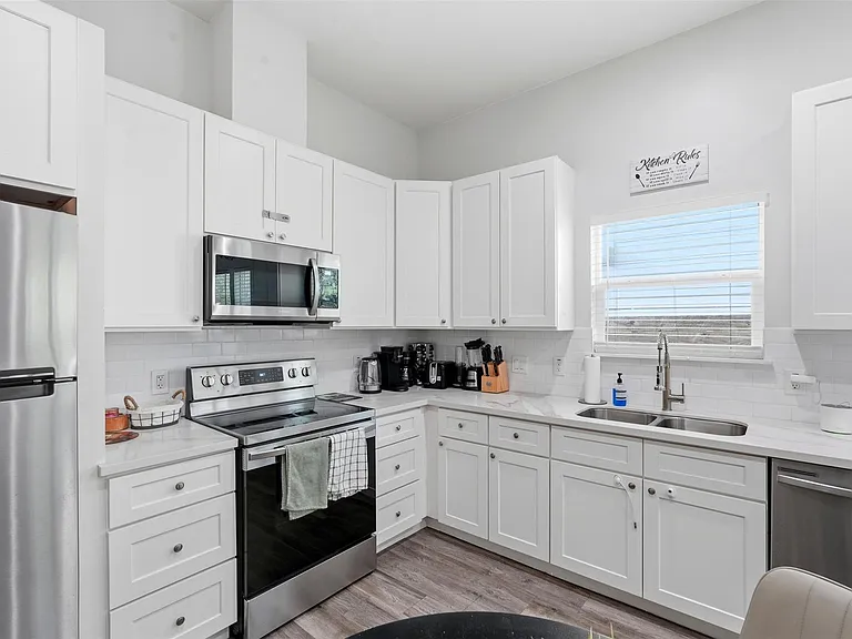 2620 Delafield St #B — Photo 9