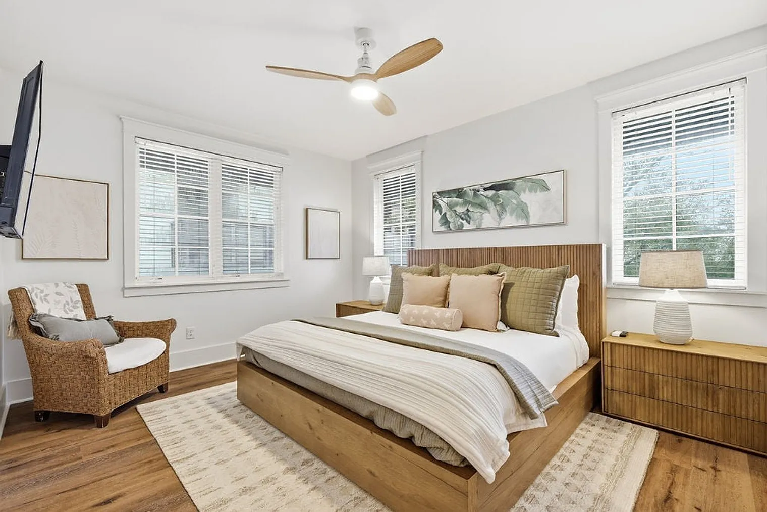 2 bed, 2.0 bath, 1011 sqft, $8,340 — Photo 4