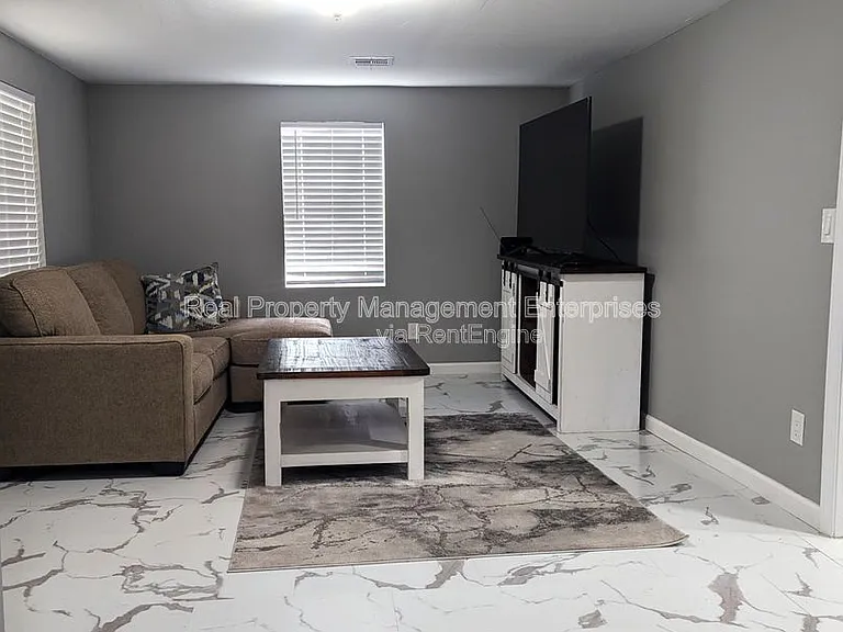 600 N Poplar Ln — Photo 19
