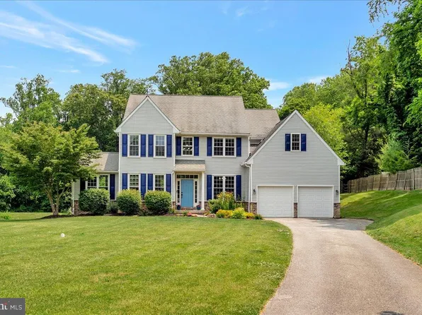 14 Friends Dr, West Grove, PA 19390