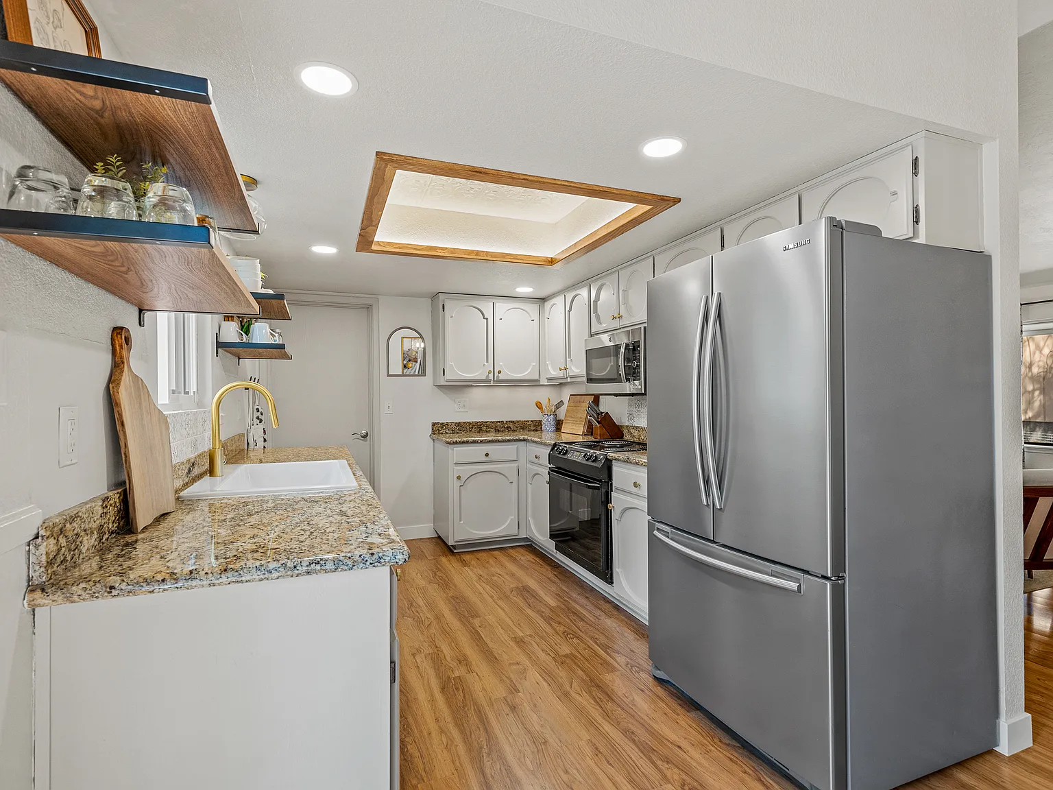 5 bed, 3.5 bath, 2856 sqft, $5,000 — Photo 2