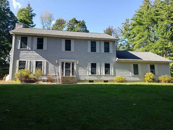 1st image of 26 Elting Ln
